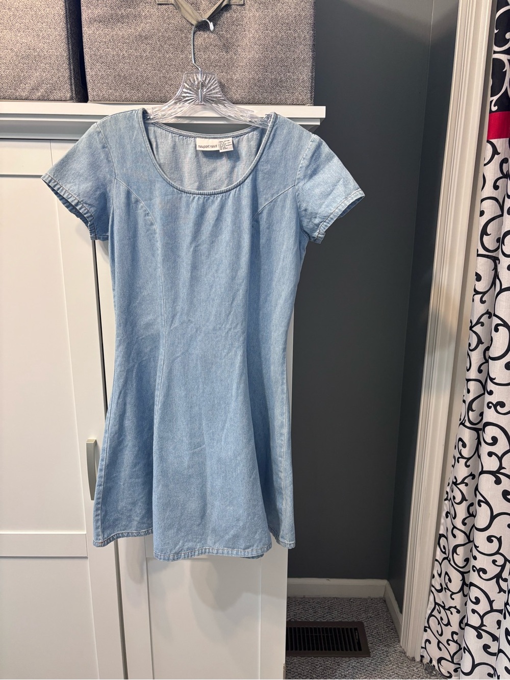 Newport News NWOT Women’s Denim Dress in a Light Wash Lace Up Back Size M Casual